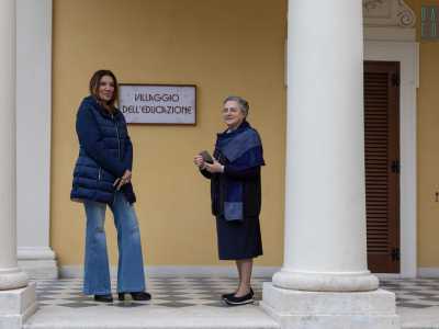 ...ci spiega suor Lucia, madre superiora dell�istituto che ci accoglie all�ingresso con Alberta Sgobba, responsabile alle pubbliche relazioni